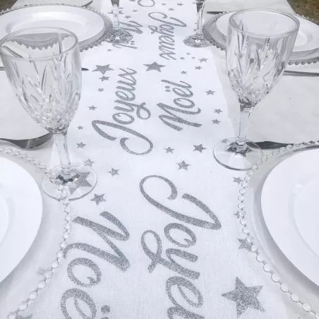 Chemin de table Coton Joyeuses Noël - Argent Chemin de table Coton Joyeuses Noël - Argent
