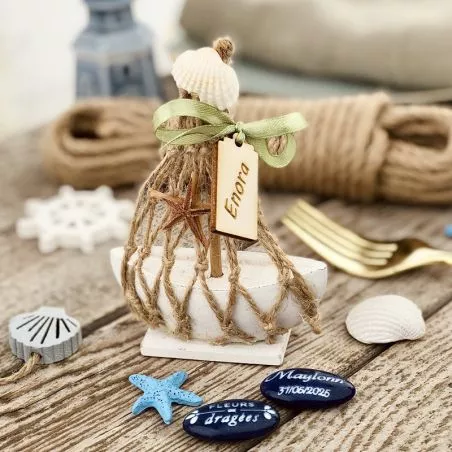 Petit bateau bois avec Filet - cadeau d'invité Petit bateau bois avec Filet - cadeau d'invité