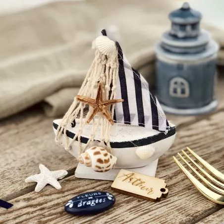 Petit bateau bois à voile - Cadeau d'invité Petit bateau bois à voile - Cadeau d'invité